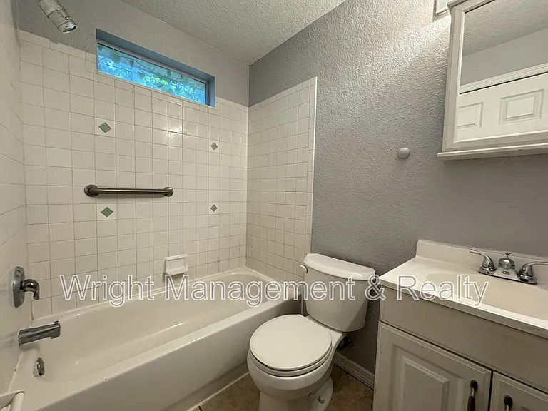545 Pine St — Photo 18
