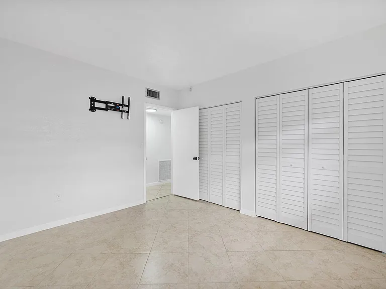 740 NE 199th St #205G — Photo 13