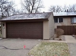 13 River Woods Ln, Burnsville, MN 55337