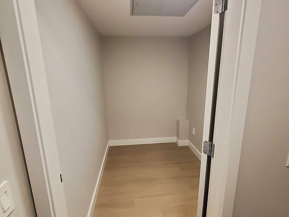 5th image of 3050 Kingsway #301