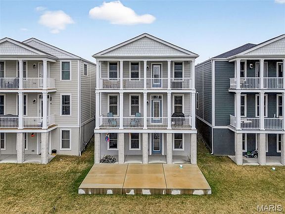 2nd image of 1072 Dyess Way