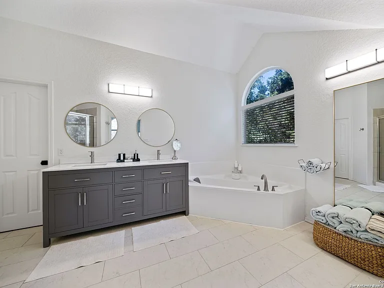614 Cypress Trl — Photo 12
