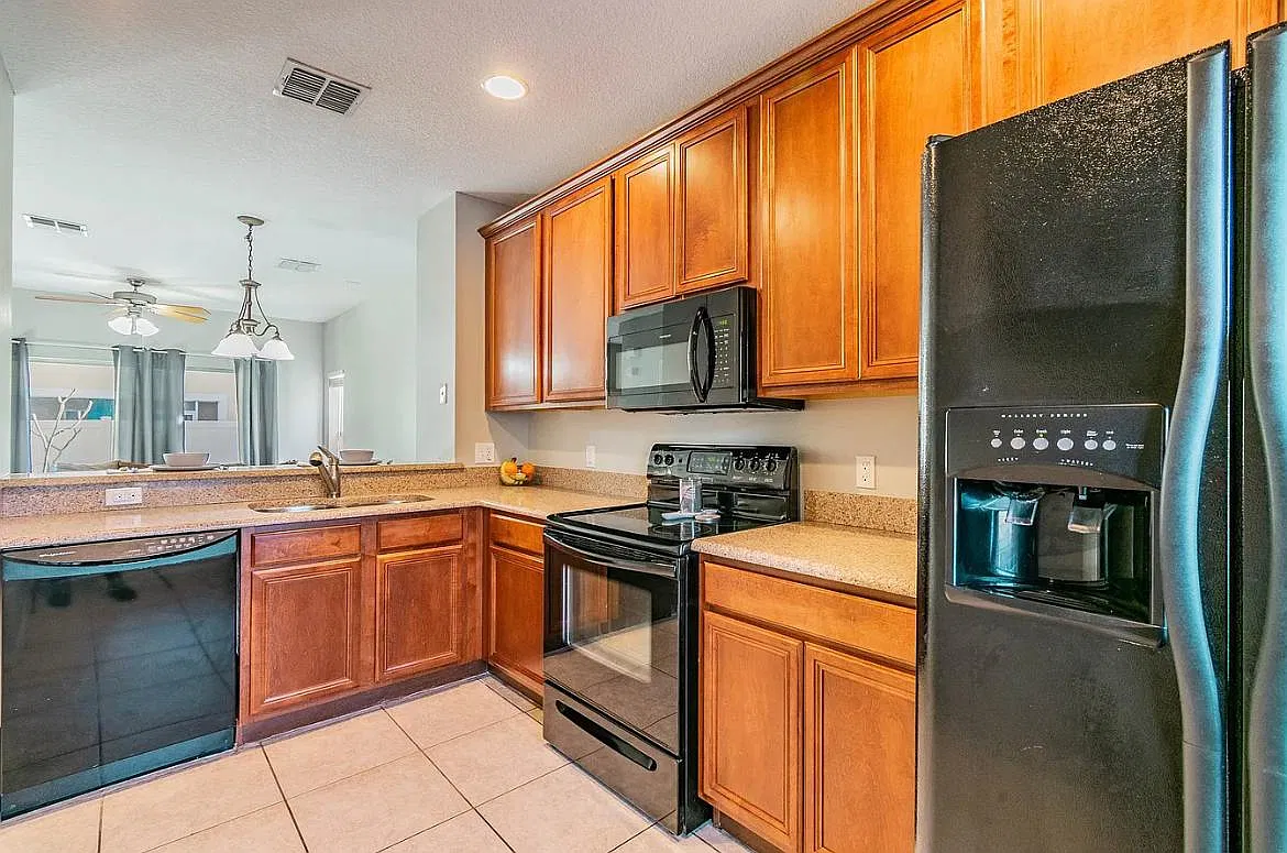 2 bed, 1173 sqft, $2,100 — Photo 3