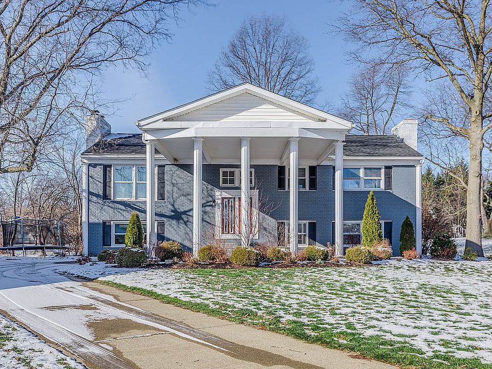 Gorgeous bi-level home
