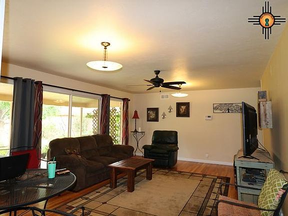 2nd image of 3115 Axtell St