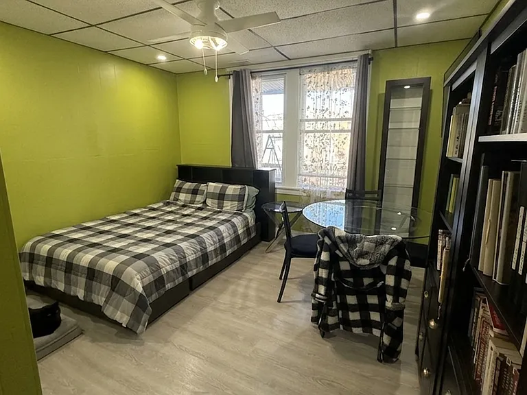 1812 W Erie St #2 — Photo 8