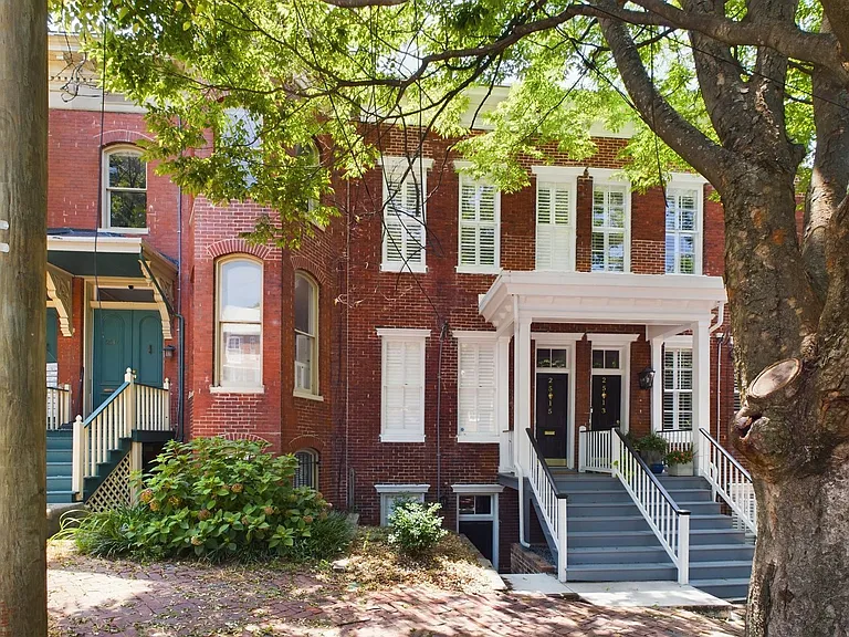 2515 E Franklin St — Photo 3