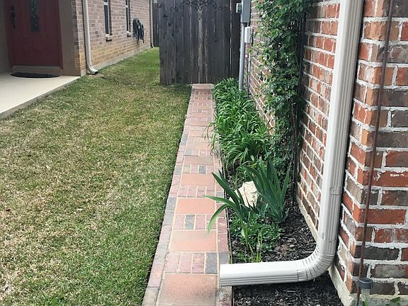 4th image of 108 Orleans Pl