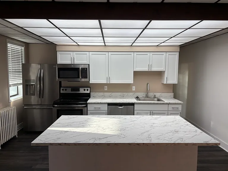 2400 Fleet St #B — Photo 5
