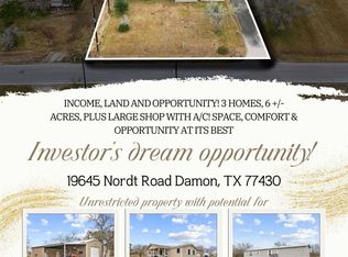 19645 Nordt Rd, Damon, TX 77430