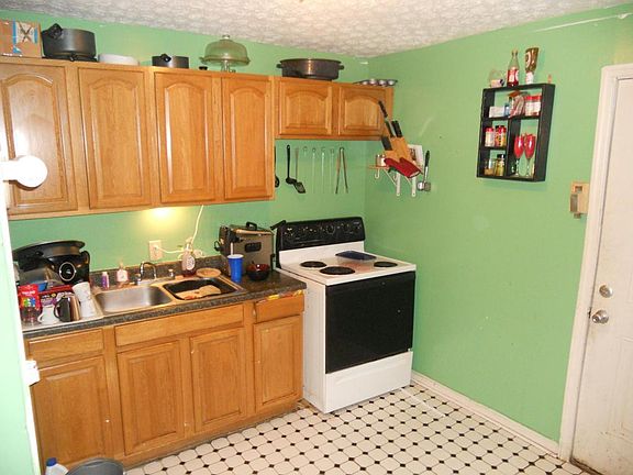 3rd image of 638 Hanford St