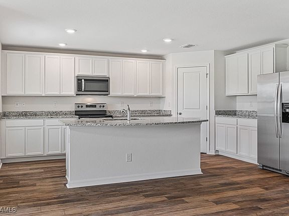 3rd image of 746 Barclay Ave