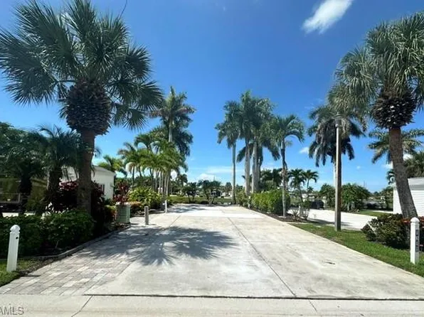 1311 Diamond Lake CIR, NAPLES, FL 34114