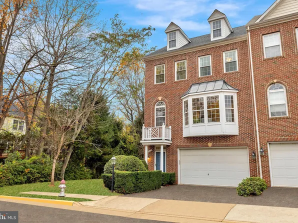 8866 Modano Pl, Fairfax, VA 22031