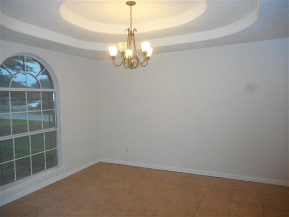5th image of 327 N La Paloma St