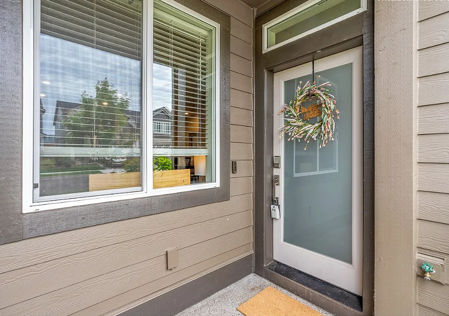 Beautiful Contemporary Architectural Gem in the Rosedale Parks Neighborhood Community with Season... — Photo 3