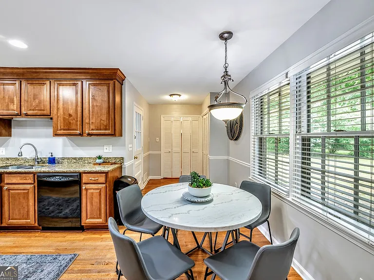 801 Mockingbird Ln — Photo 14