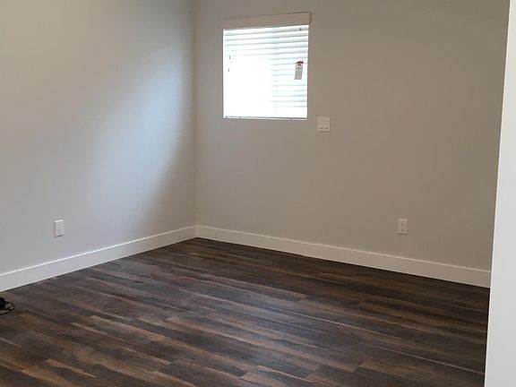 3rd image of 10511 1/2 Chandler Blvd