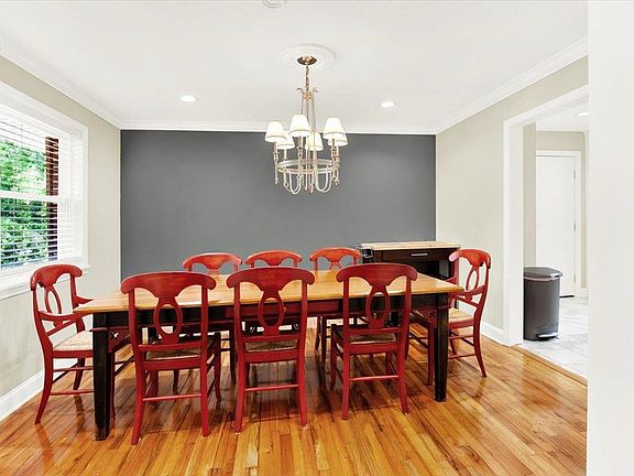 5th image of 2122 Deerfield Dr