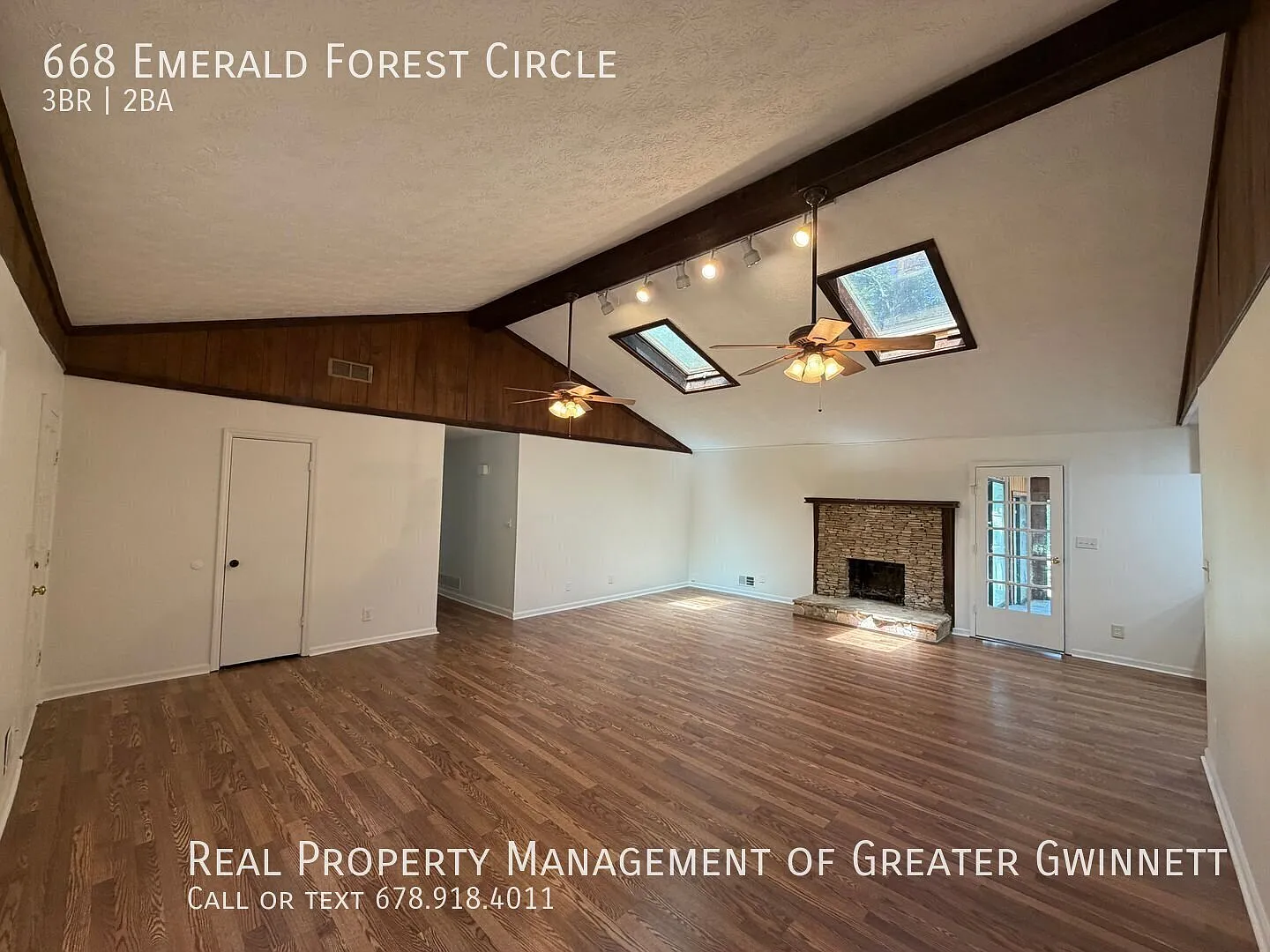 Beautiful Ranch Home with Sky Lights and Large Backyard! — Photo 4