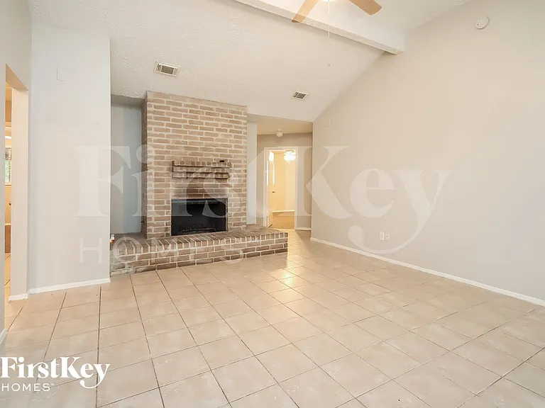 16239 La Terra Dr — Photo 3