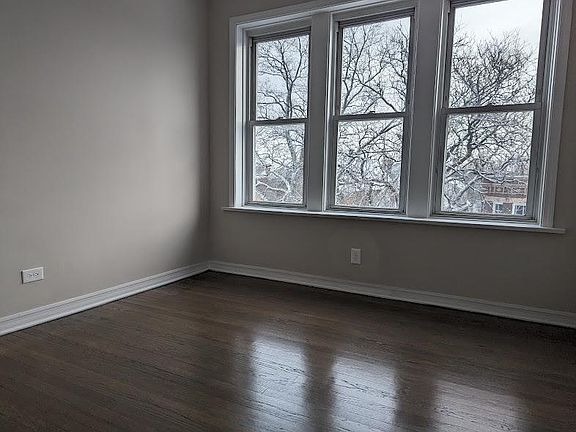 3rd image of 3004 N Whipple St #3WW