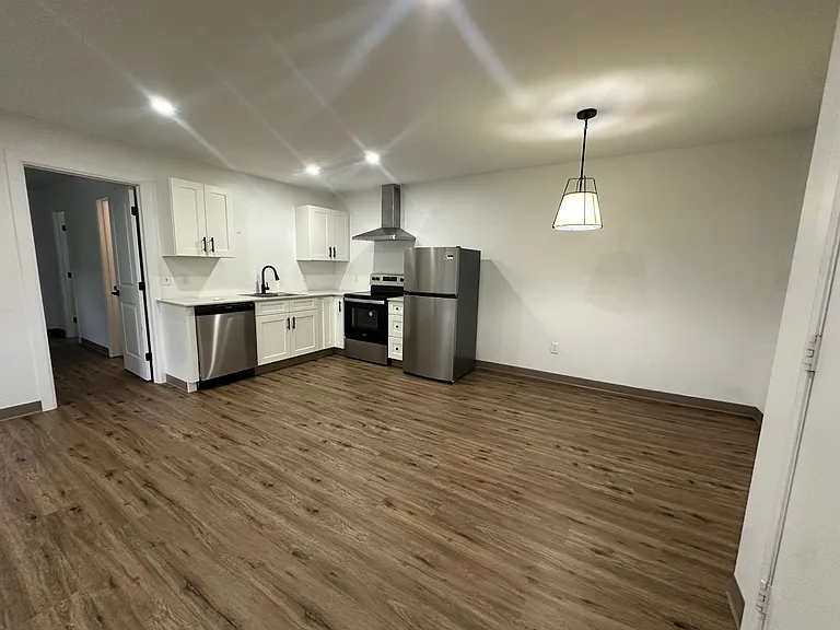 University Park Apartments near Cornell University — Photo 621