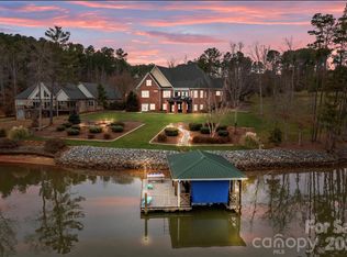 5231 Peninsula Dr, Granite Falls, NC 28630