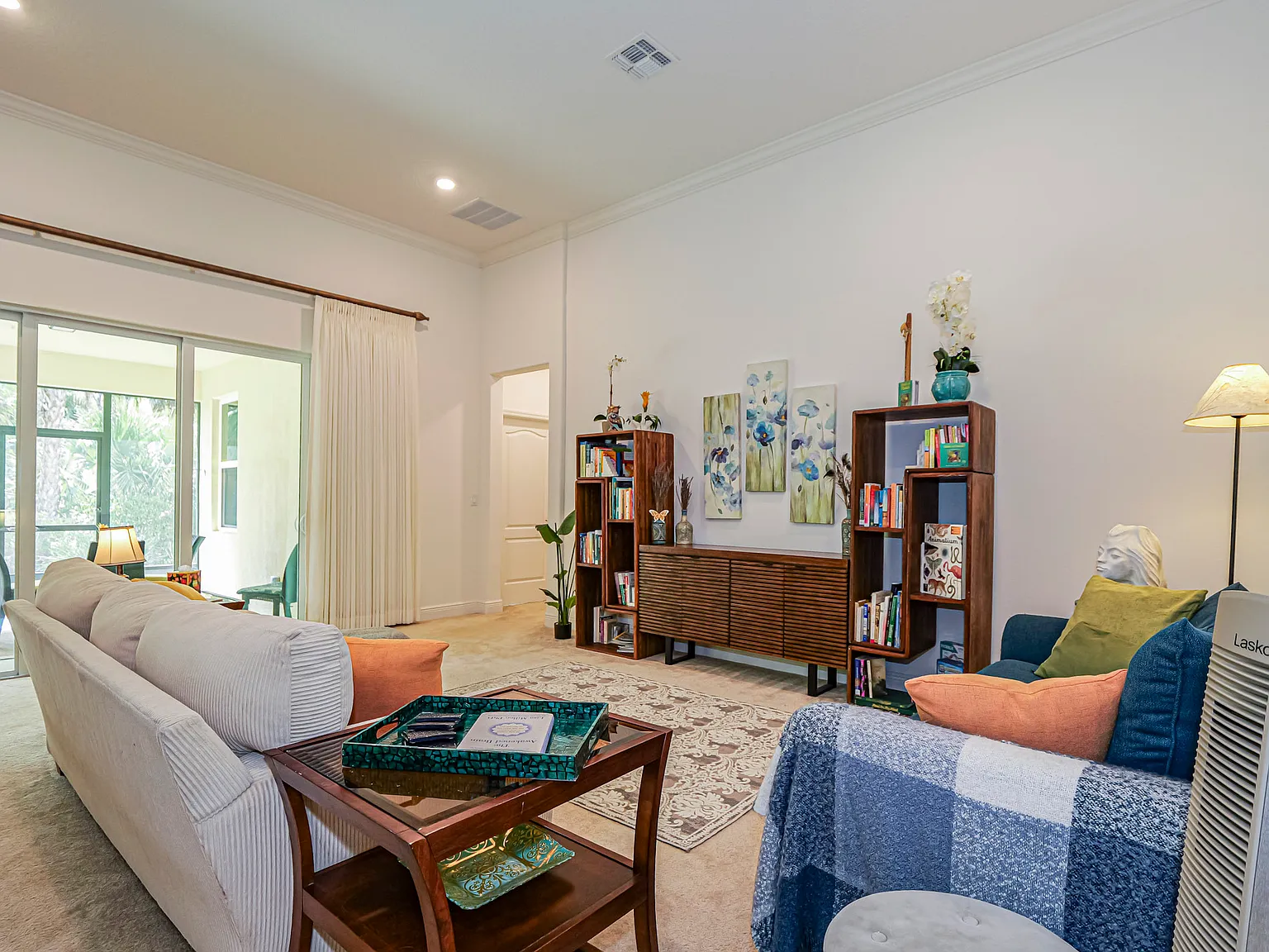 3 bed, 2344 sqft, $2,850 — Photo 3