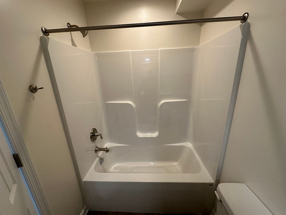 3 bedroom bathroom shower basement_11192024
