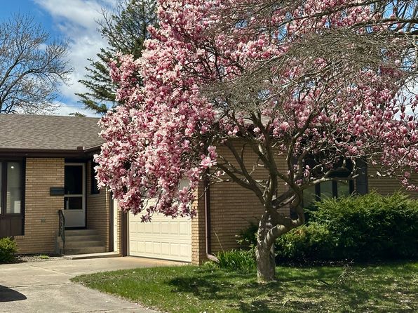 9618 Hawthorne Dr, Munster, IN 46321