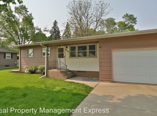 2202 W 39th St, Sioux Falls, SD 57105