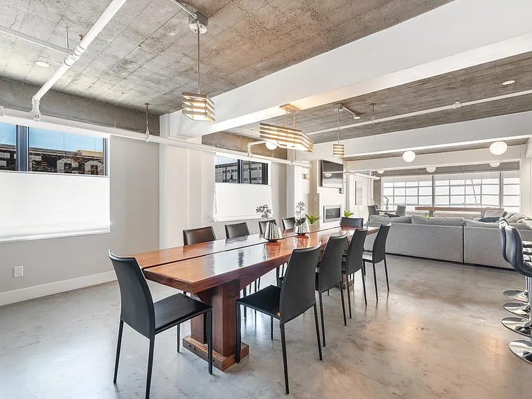 2135 Commerce St — Photo 10