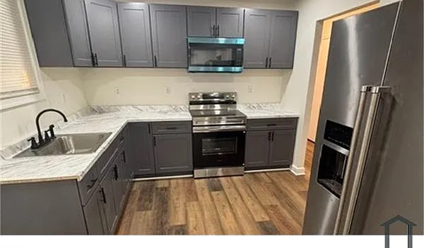 4404 Banks Pl NE — Photo 2