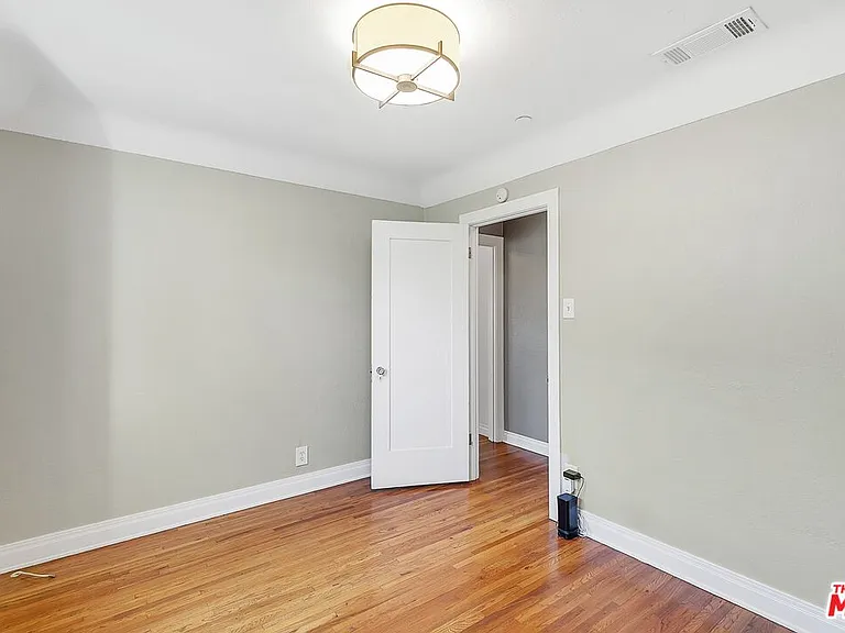 2630 S Bedford St #2630 — Photo 5
