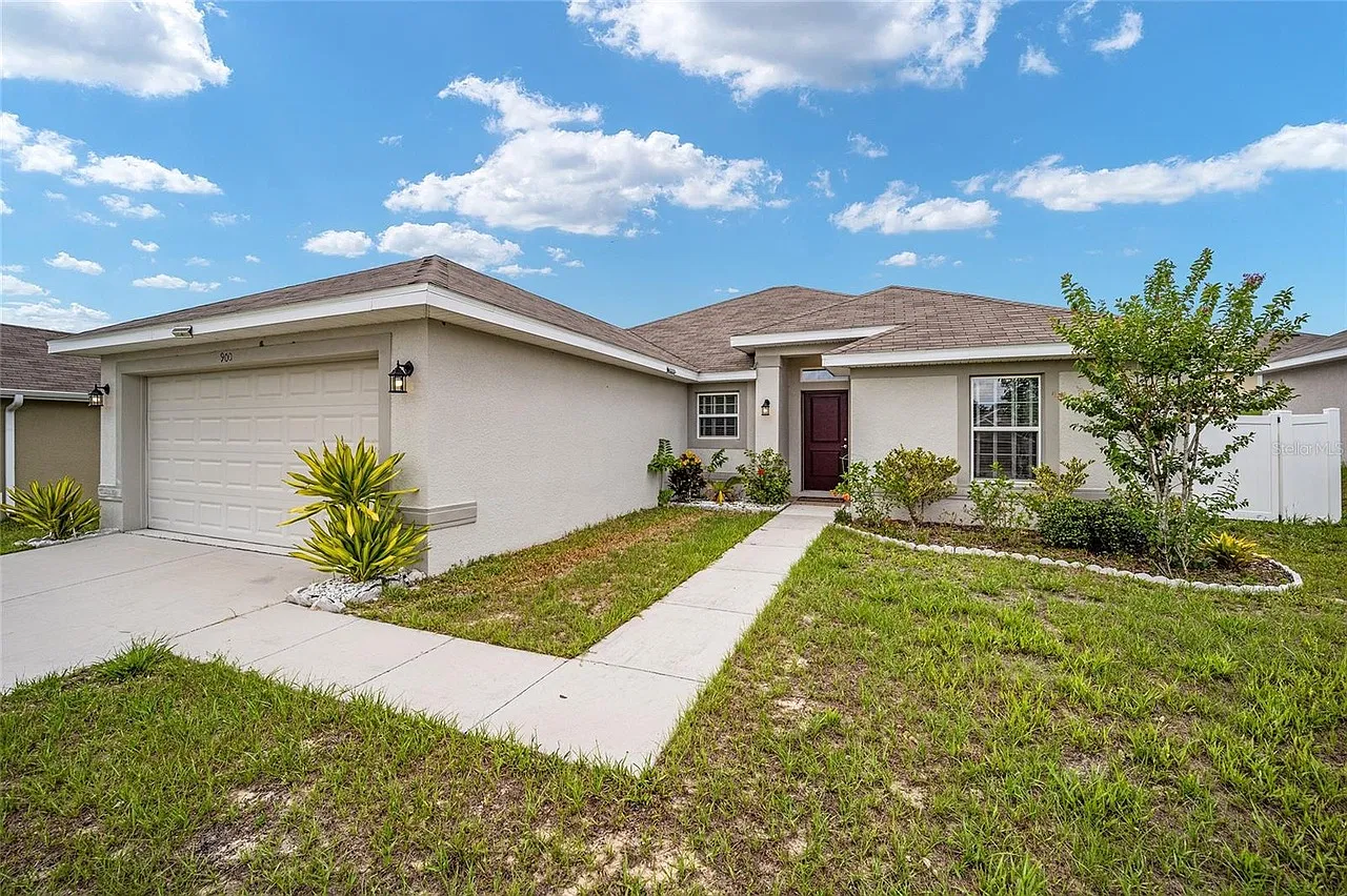 900 Edith Dr — Photo 1