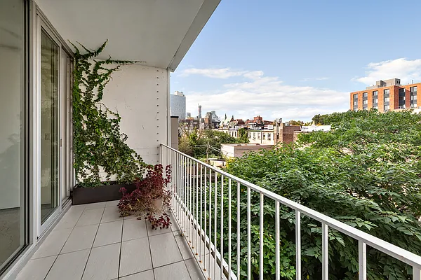 Sold by Compass | media 10