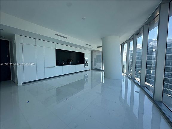 4th image of 300 Biscayne Boulevard Way #4808