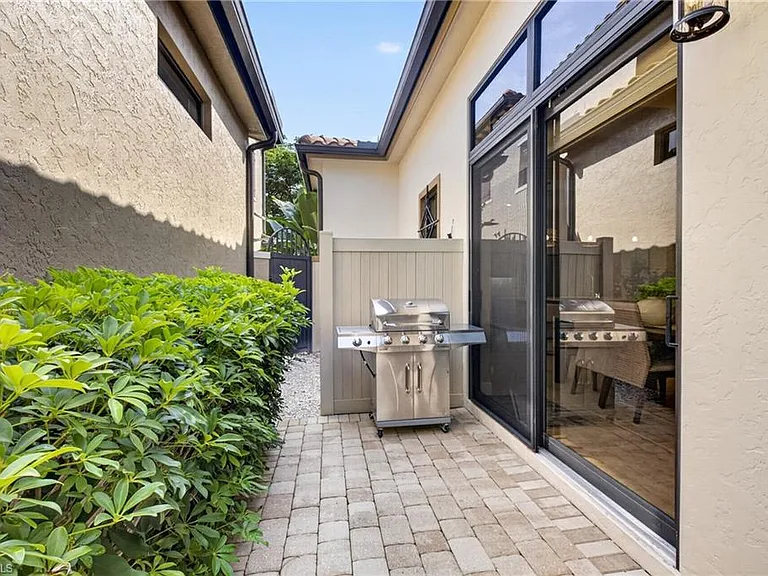 7890 Allende Ln — Photo 33