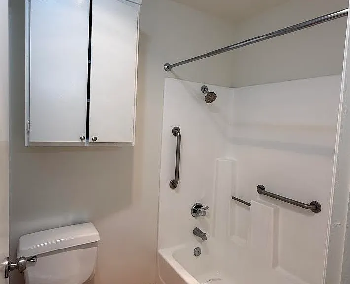 1001 E Cypress Ave — Photo 19