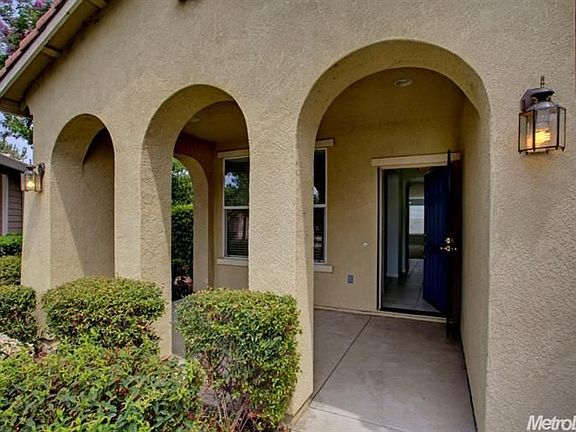 3rd image of 331 Pelican Bay Cir