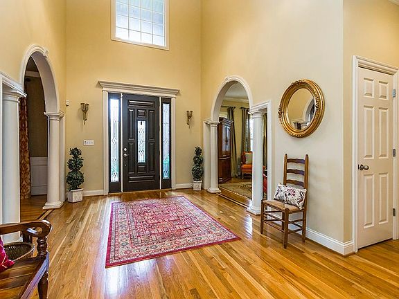 5th image of 2212 Savannah Ln