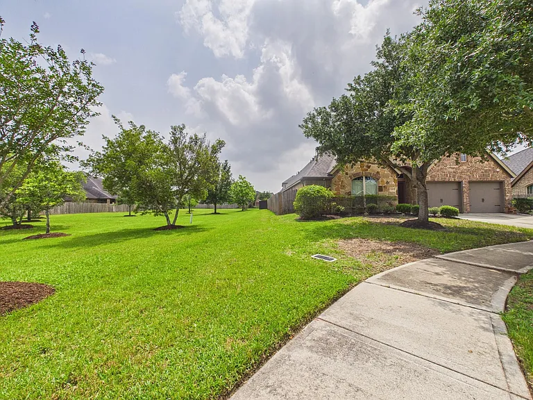 2807 Naples Park Ln — Photo 4