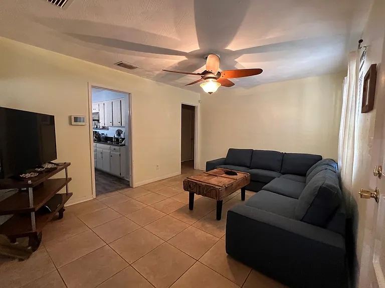 4626 W Euclid Ave — Photo 2