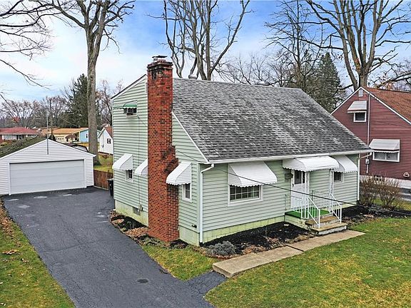 3rd image of 1869 Beechwood St NE