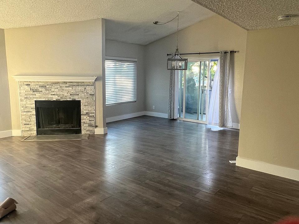 1st image of 1842 N Vineyard Ave APT E