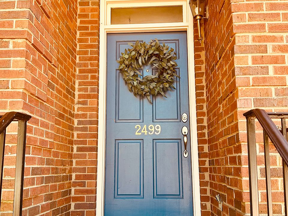 Welcome to 2499 Ashwood Avenue!