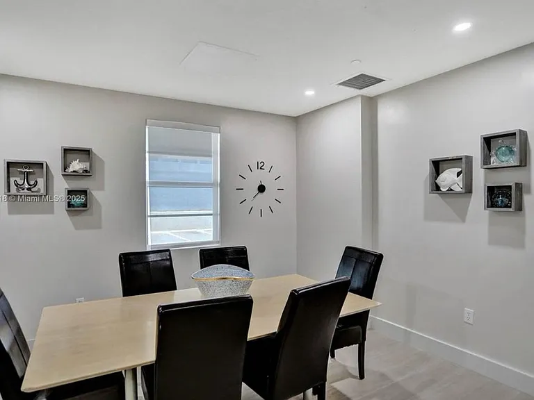 6917 Collins Ave #622 — Photo 35