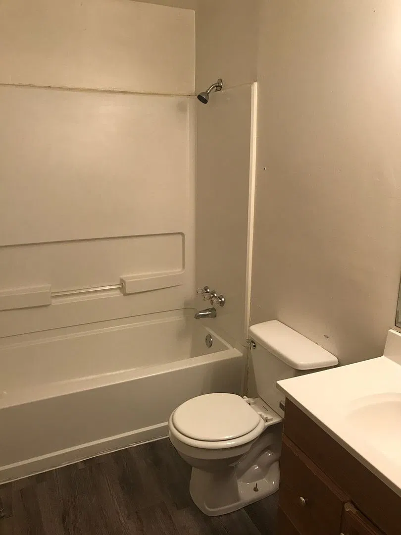 605 4th St NE — Photo 3