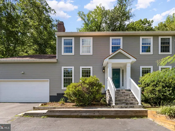 2437 Harpoon Dr, Stafford, VA 22554